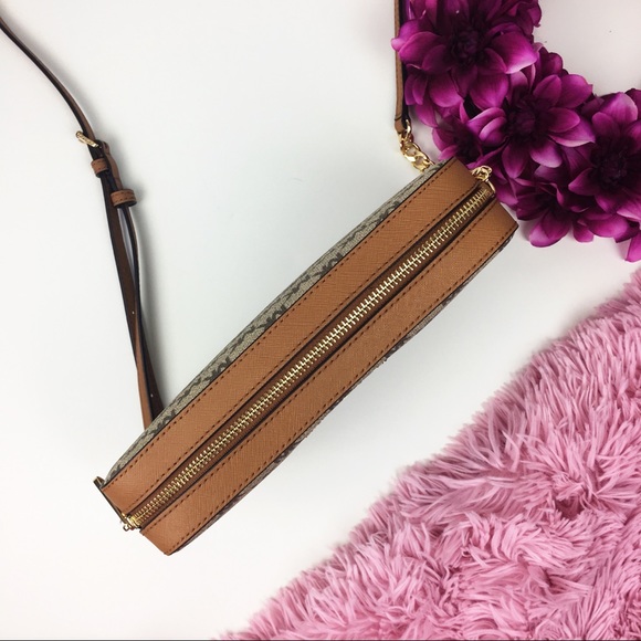 SALE Brand New Michael Kors LG EW Crossbody - Picture 3 of 7